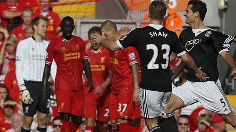 Nỗi buồn thất trận của Liverpool (đỏ) là niềm vui của Southampton.